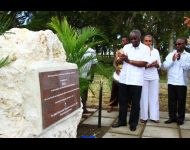 Prime Minister of Barbados unveiling Yarico's monument